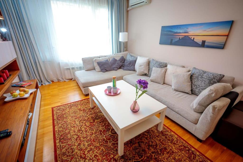 Green Apartment - Top Location, Near City Center! Sófia Exterior foto